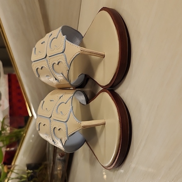 ●NEW● Jamie Full Logo Miller Symbol Sandal - Picture 4 of 9